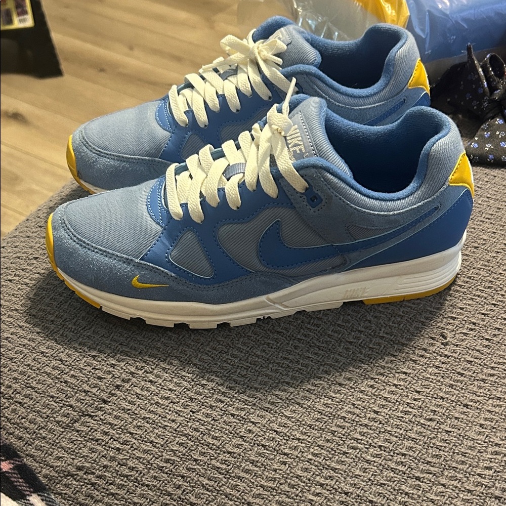 Nike Men’s Light Blue and Yellow Low-Top Sneakers brand new worn once